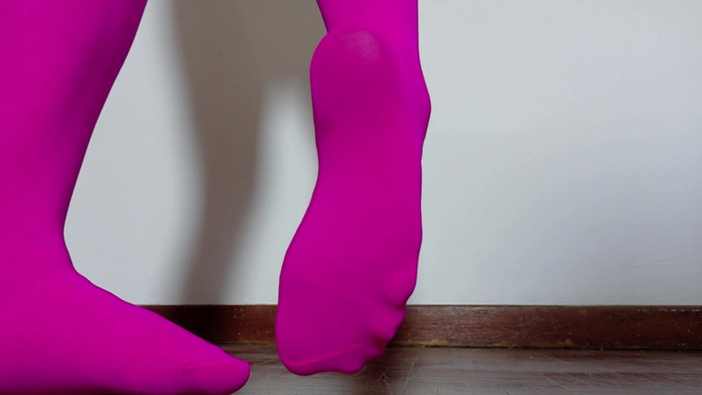 Kinky Lyrical: Kuku merah muda dan stoking nilon