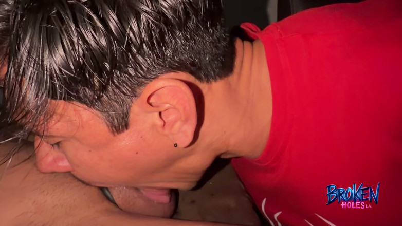 Broken holes - gay cuckold: Ele Segue as Ordens De Seu Corno E Drena Meu...