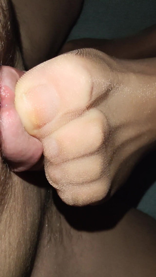 Lunapies85: Footjob with thin stockings