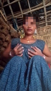 Bhabhi ravviva le sue tette e le sditalina la figa
