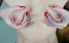 Red Nails Tit Play