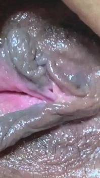 Dedilhando buceta rosa apertada da minha meia-irmã creme branco saiu de sua buceta quando eu toquei seu cu