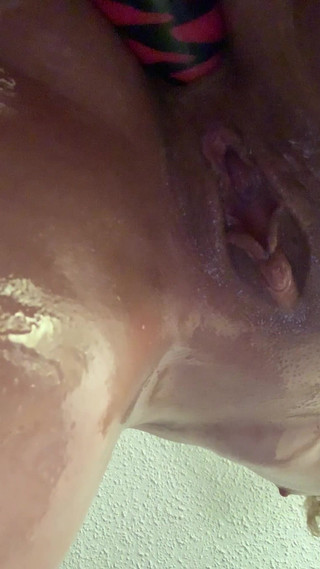 Suzy Wylde: Naolejované a připravené k explozi část 2