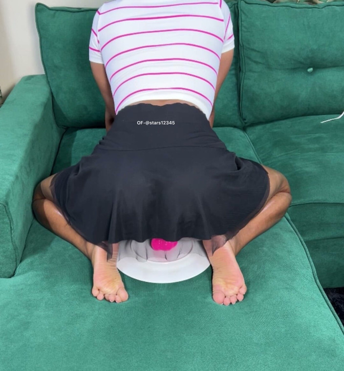 Its Nyota: Mini etek külotsuz binme orgazmı