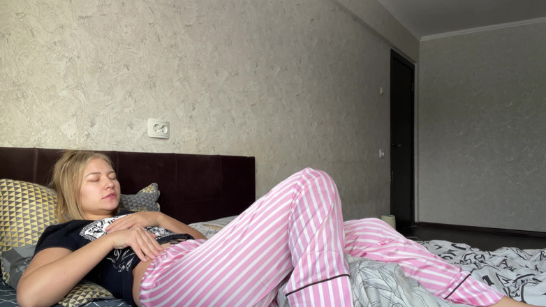 Stacy_via: แม่เลี้ยงของฉันถูกทิ้งไว้บ้านคนเดียวแล้วแตกไปสองรอบ