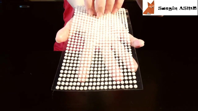 Saegin: 2[ASMR] Scratching textures, part 3 (no talking)