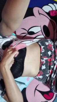 This Young Colombian Girl Gets Every Last Drop of Milk Out