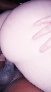 丰满的大屁股白人美女经常和大黑第一次被双道