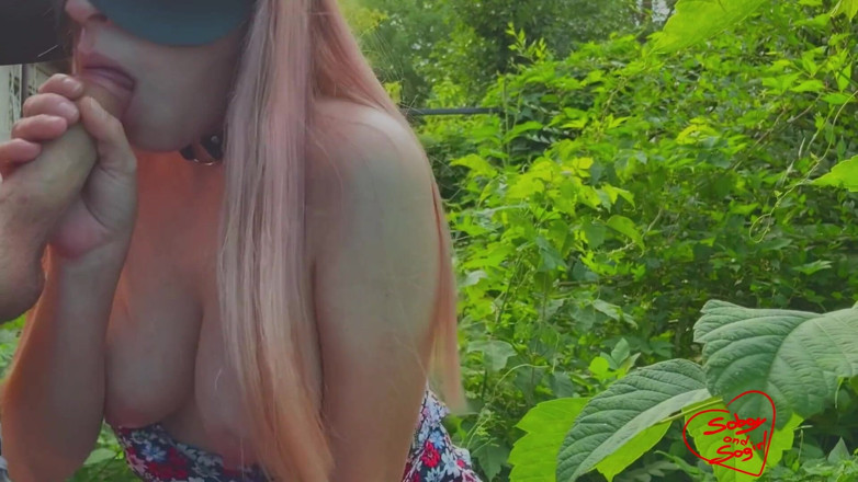 SOboyandSOgirl: La figa ama succhiare il cazzo in giardino- SOboyandSOgirl