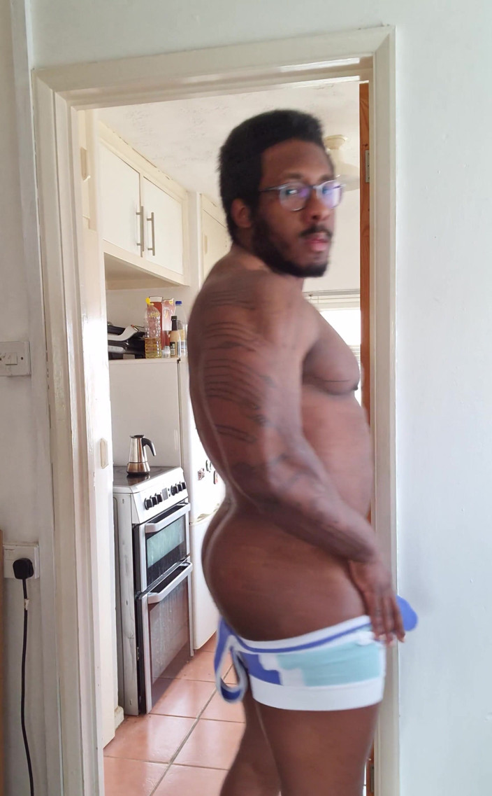 Amadeus: Love This Blue Singlet Get Me Hard and Ready to...