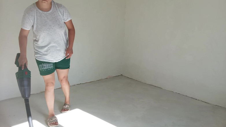 fartingclub01: PAWG flicka dammsuger i huset