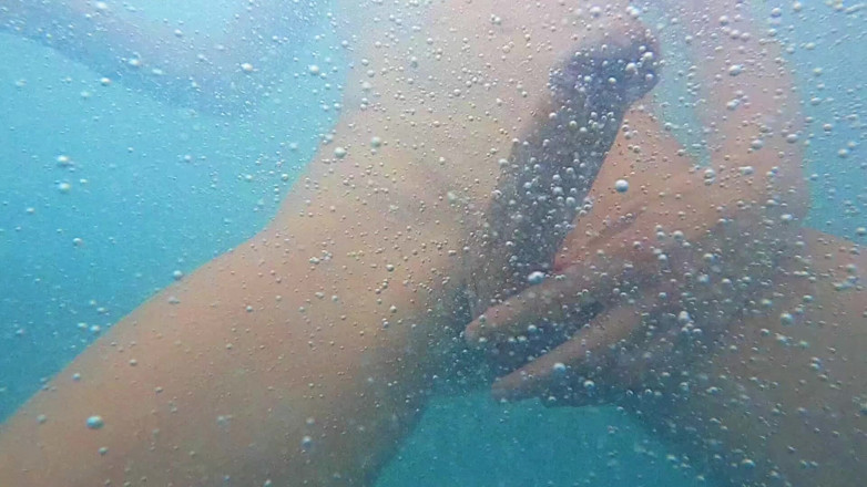 outdoor-fun: Jerk off My Boner in Spa Bubbles in Slowmotion