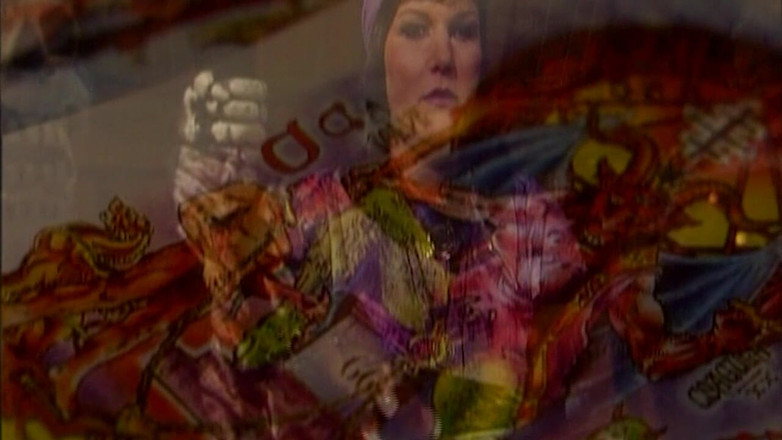 Erotic Club: Blond brud djupt halsar kuk medan han fingrar till orgasm