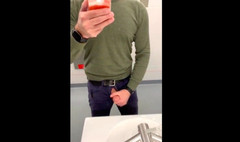 TJenner: Vlaková stanice Boner, Do záchodu k jack-off a stříkání