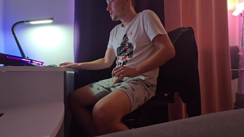 Fap_man93: 早上的自慰以在一杯咖啡中射精和吃我自己的精液结束