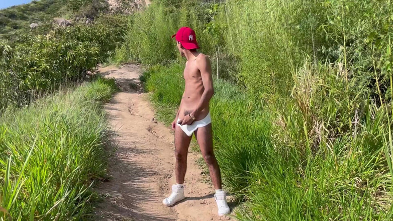 vergar4_daviid: Ексгібіціонізм посеред гори після занять спортом