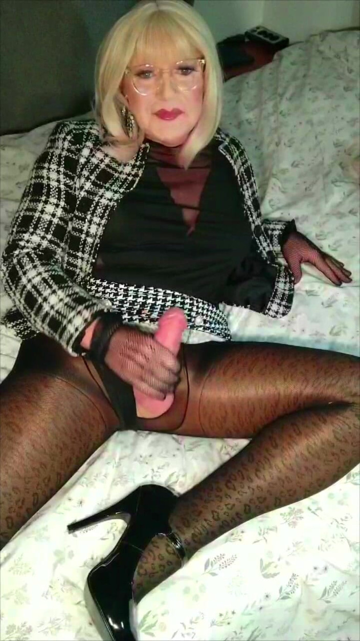 Emma Browne: Secretară obraznică cu ciorapi și tocuri