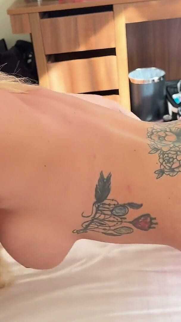 Pinkbabygx: Горячий секс вчетвером с двойным камшотом на лицо с Tatman и Robyn