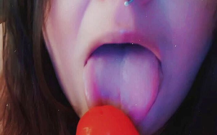 Nikki Danzig: Ssbbw sürtük oral becerileri pratik yapıyor
