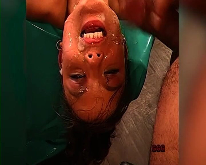 German Hardcore Gangbang: Azjatycka dziwka Bukkake dostaje twarz pokryta spermą
