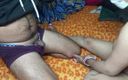Manjushukla: Eu fodo minha tia em posição de quatro.