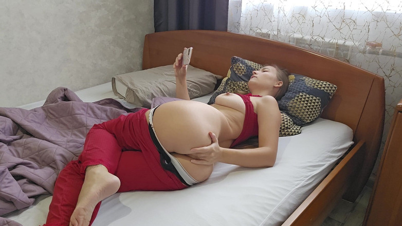 Stacy_via: Masturbace při sledování sexy porna. Domácí orgasmus