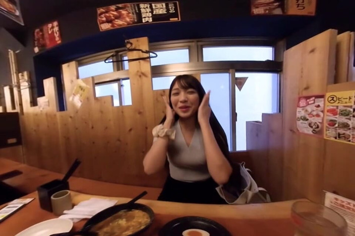 EAGLE-VR: モデルみたいな女の子をうまく倒したんだ!1/3