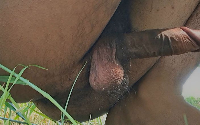 Desi_Porn_India: युवा हॉट आदमी जंगल में अकेले में हस्तमैथुन कर रहा है