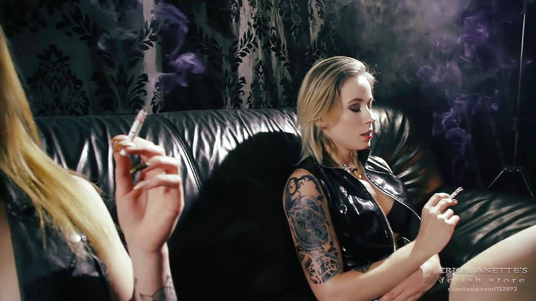 Cruel Anettes fetish world: Kouřový pojídač cigaret