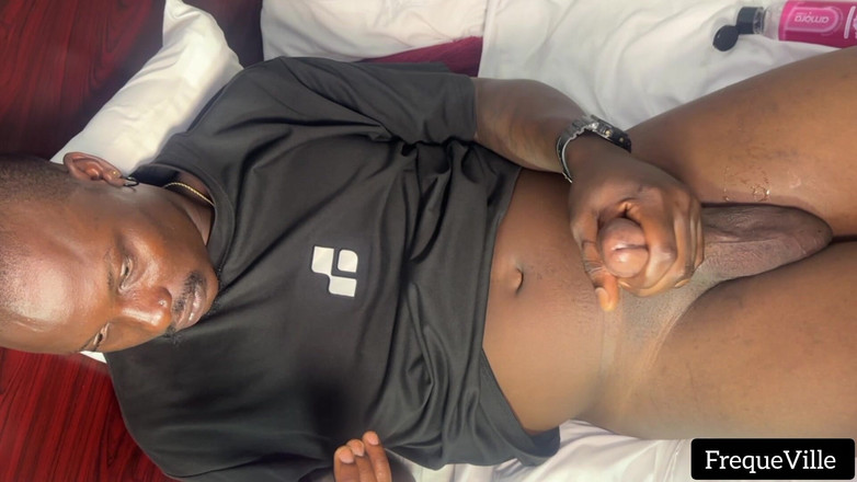 FrequeVille: 私のアフリカンBBCをオナニーする