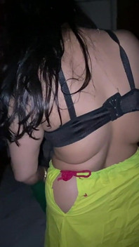 สาวเดซีสวยกลับจากข้างนอกแล้วเปลี่ยนเสื้อผ้า