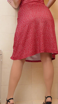 Antonia Sainz Masturbace V Punčochách Ve Sprše