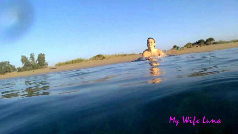 My Wife Luna: Chiavata in spiaggia