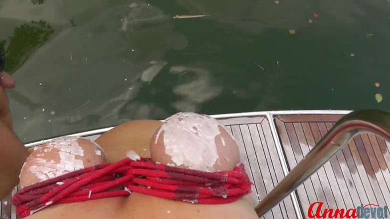 Anna Devot: Annadevot - Boat Special: มัดนมและหยดเทียน
