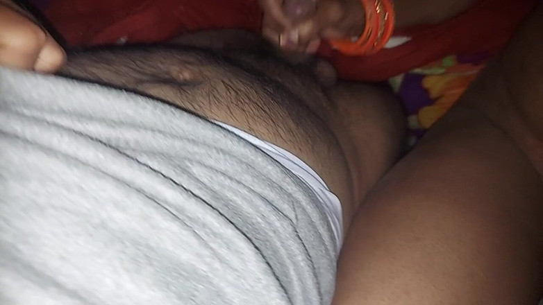 Indian Beauty: Indická bhabhi saje velkého čůráka a těsné šukání kundičky video poprvé ' poprvé...