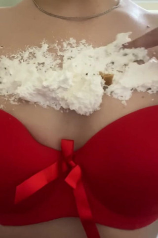 Monnycka: Dolce cupcake sulle tette