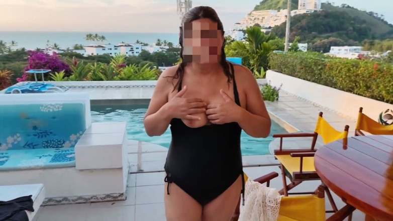 Ardientes69: Na Plaży Moja Piękna Macocha Publicznie Pokazuje Swoje Cycki, a...