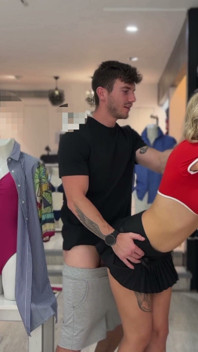 Atrapado Follando Dentro De Una Tienda De Ropa!