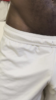 Jag tränar bara hemma i min vita låda shorts commando naturligtvis