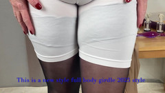 Aunty Sandra vintage girdle queen: Teta Sandra na sobě má měkký opasek