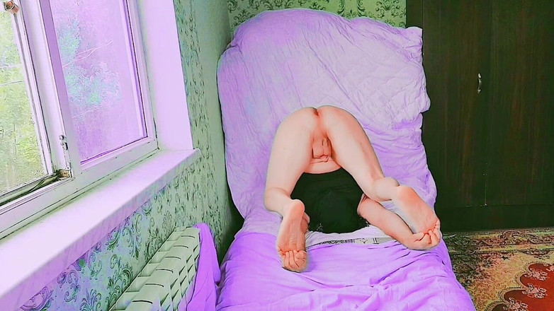 Kitty_Cross: Bắn tinh lớn chân dễ thương của người mẫu chuyển...