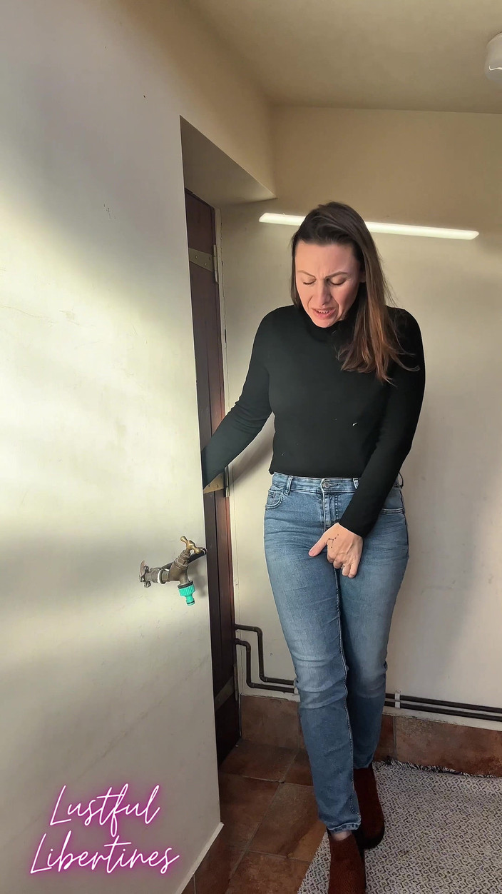 Lustful Libertines: Verrouillé Hors De La Salle De Bain - Mouillage Du Jean