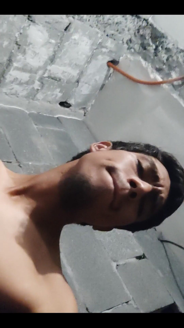 AlexAlejandro13: Mrdka v koupelně