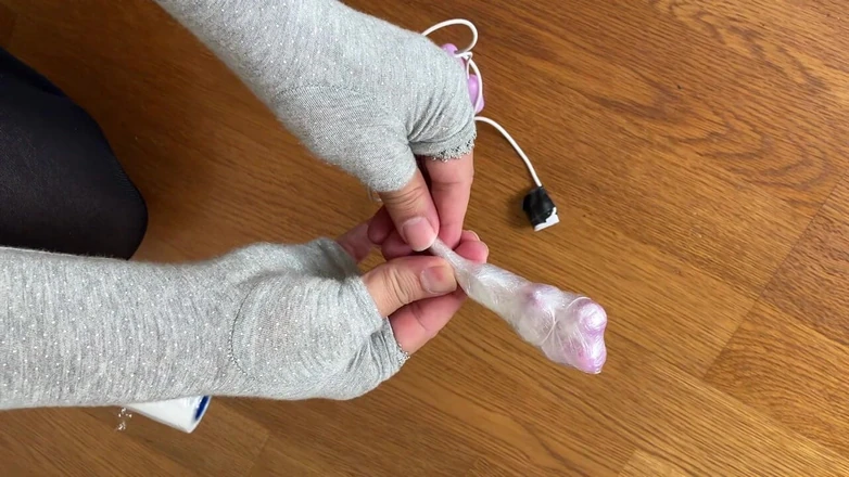 megu2002: How to Masturbate While Tucking