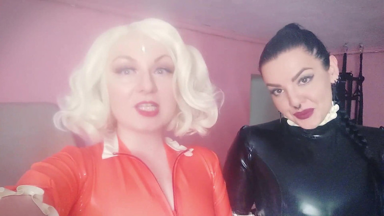 Arya Grander: Selfie-Videos in strümpfen