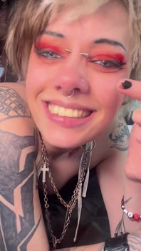 Nos fetysz śliczne Goth pociera twojego kutasa cały jej guzik nos świnia flaring JOI spust w moim nosie