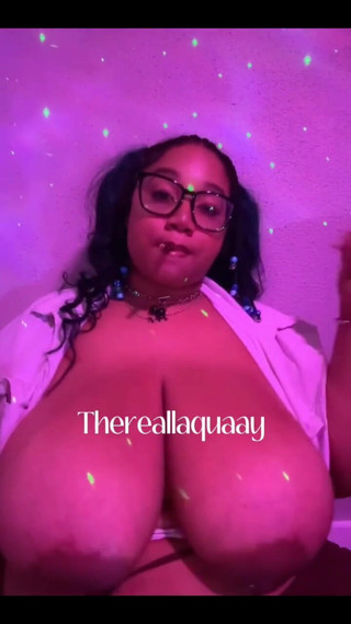 Biggdebbie solo: 3302808922.mp4