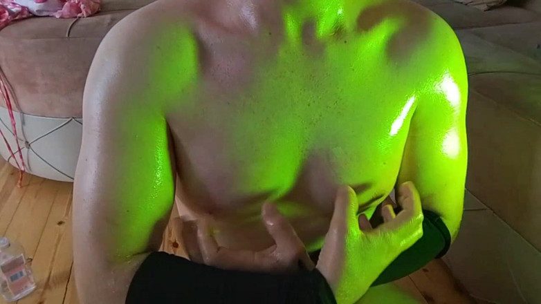 Kitty_Cross: Váy ngắn, tâm trạng lớn