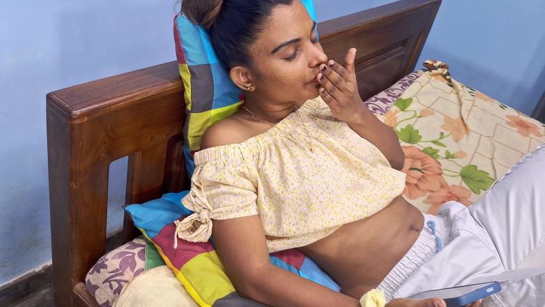 Shashi X: Compartiendo cama con hermanastra follada accidentalmente