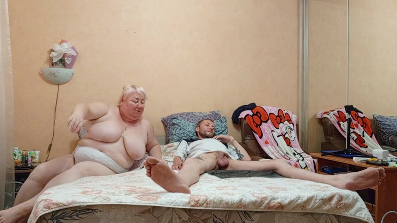 Zona901: La vicina fa un pompino con ingoio di sperma